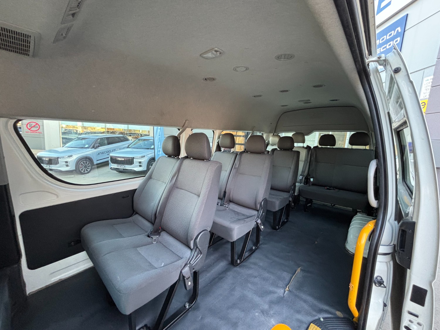 2015 Toyota HiAce TRH223R Commuter Bus