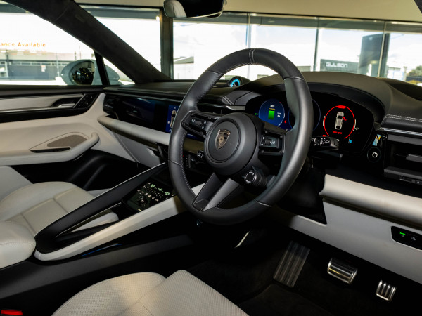 2024 MY25 Porsche Macan SUV image 15