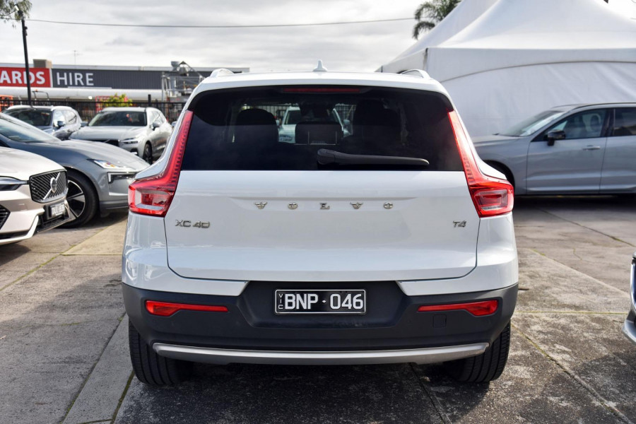 2021 Volvo XC40 XZ T4 Momentum SUV Image 3