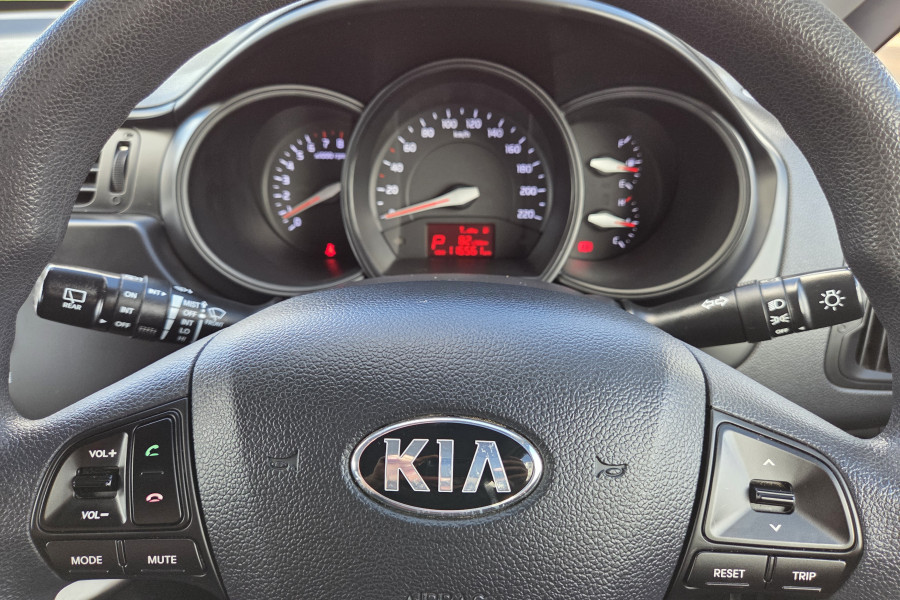 2013 Kia Rio UB SLS Hatch Image 12