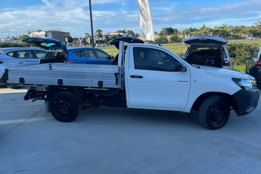 2020 Toyota Hilux TGN121R Workmate 4x2 Cab chassis