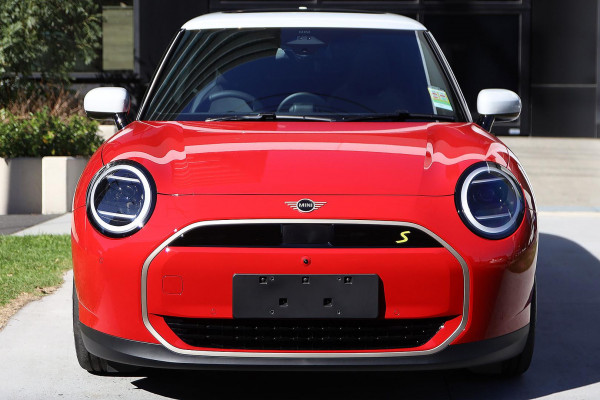 2026 MINI Cooper J01 SE Favoured Hatch image 3