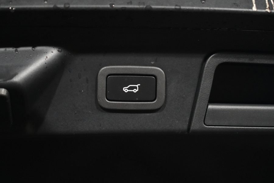 2017 Land Rover Range Rover Velar L560 D300 R-Dynamic SE SUV Image 30