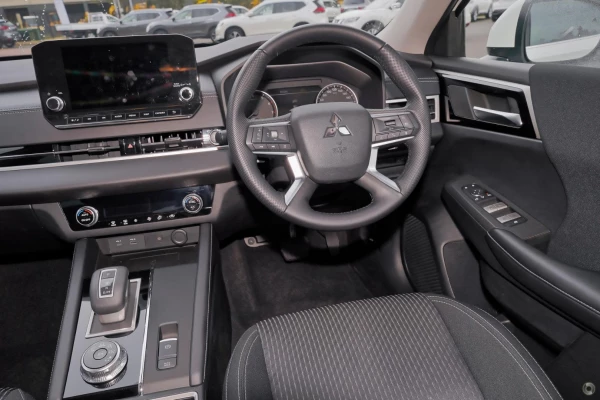 2025 MY24 Mitsubishi Outlander ZM LS SUV Image 7