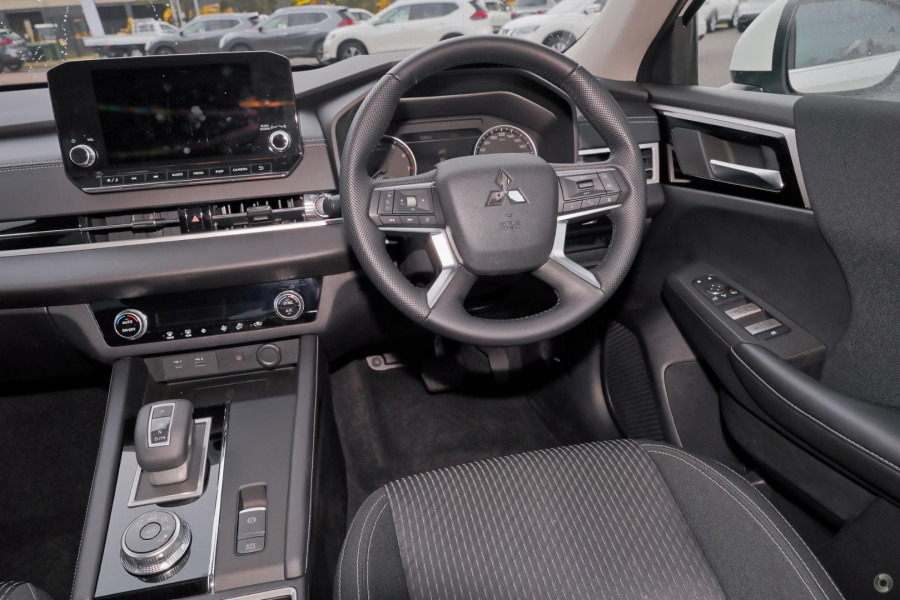 2025 MY24 Mitsubishi Outlander ZM LS SUV Image 7