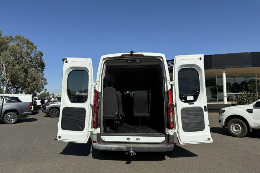 2021 LDV Deliver 9  11-Seat Bus Image 23
