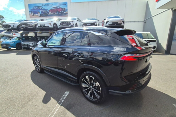 2025 MG HS AS33 Super Hybrid Essence SUV Image 3