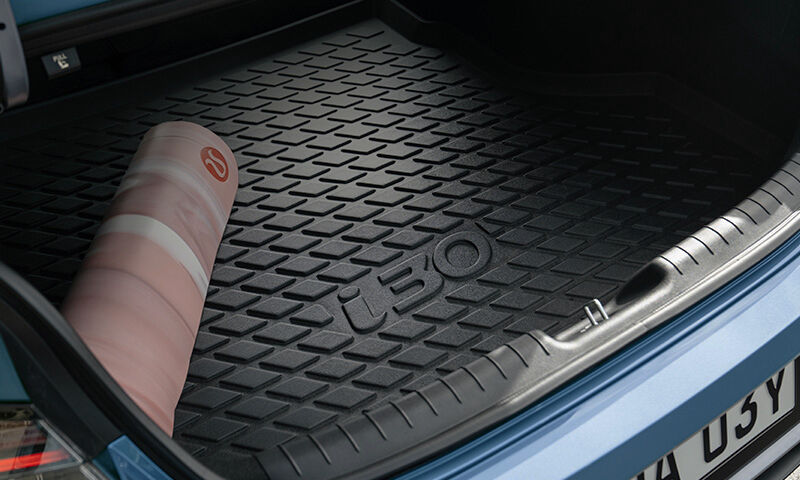 Cargo liner tray