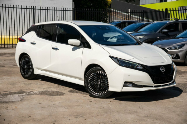 2023 Nissan LEAF ZE1  Hatch Image 1