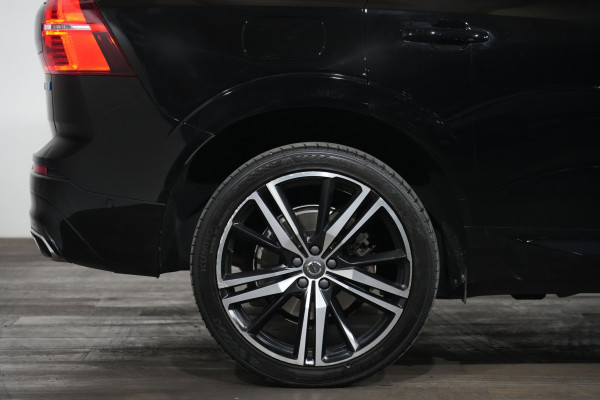 2018 Volvo XC60 UZ T8 R-Design SUV image 6