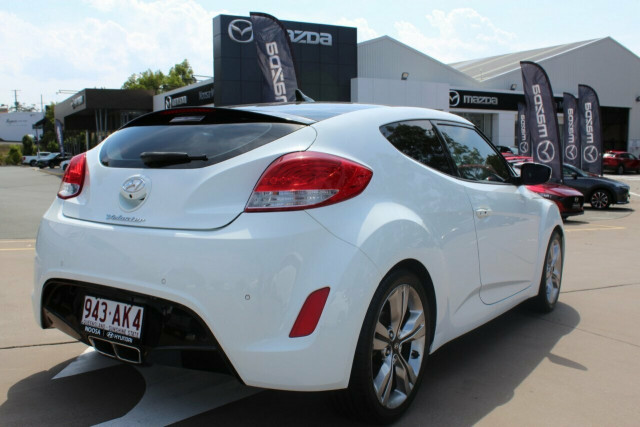 2012 Hyundai Veloster FS + Coupe Hatchback Mobile Image 9