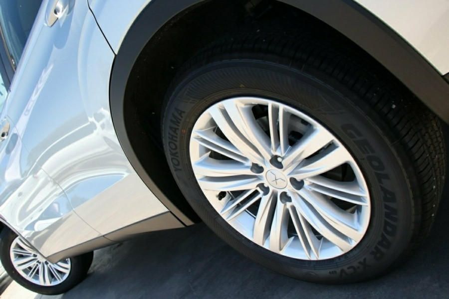 2024 Mitsubishi Outlander ZM ES SUV Image 11