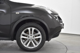 2014 Nissan JUKE F15 Ti-S Hatchback Image 5