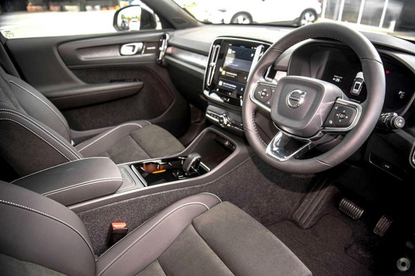 2024 MY25 Volvo EX40 No Series Black Edition SUV Image 5