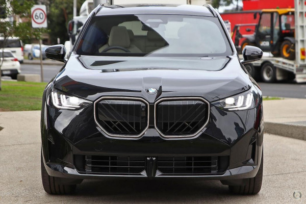 2026 BMW X3 G45 30e xDrive SUV image 3