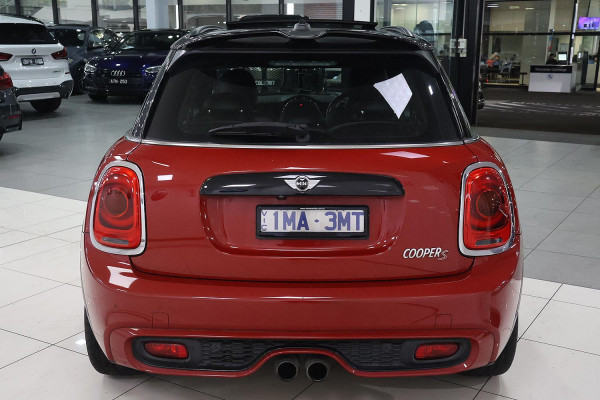 2015 MINI Cooper F55 Cooper S Hatch image 5