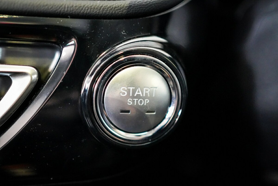2024 MY24.5 MG HS AS33 Essence SUV Image 17