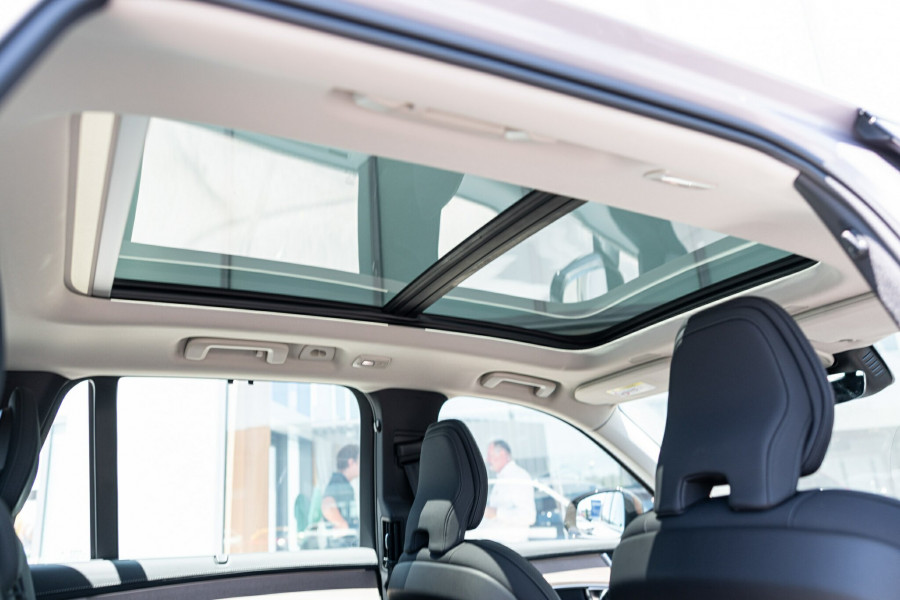2025 MY26 Volvo XC90 L Series Plus T8 Plug-in Hybrid Dark SUV Image 18