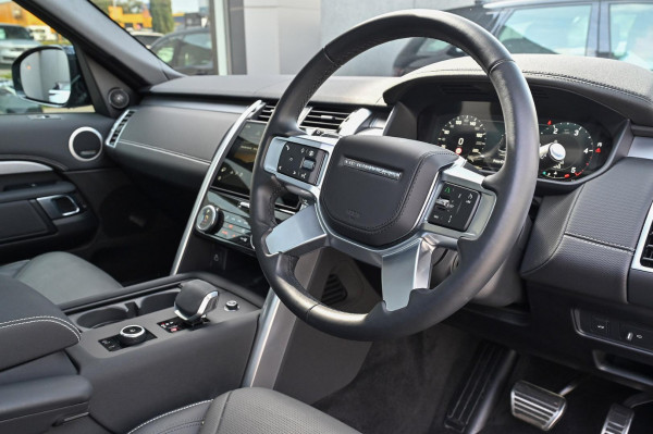 2025 Land Rover Discovery Series 5 D350 Dynamic HSE SUV image 7