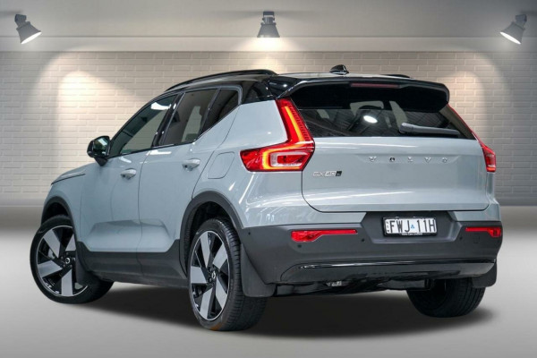 2026 Volvo EX40  Ultra Twin Motor Performance SUV Image 3