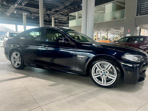 2015 BMW 5 Series F10 LCI 520i M Sport Sedan image 3