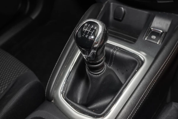 2015 Nissan QASHQAI J11 ST SUV Image 13