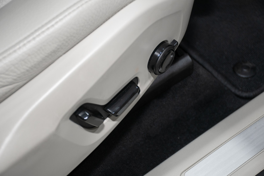 2020 Volvo XC60 UZ D4 Inscription SUV Image 14