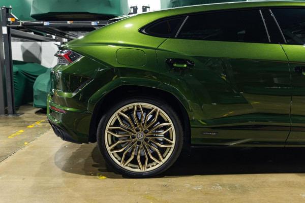 2025 Lamborghini Urus 636 SE SUV Image 4