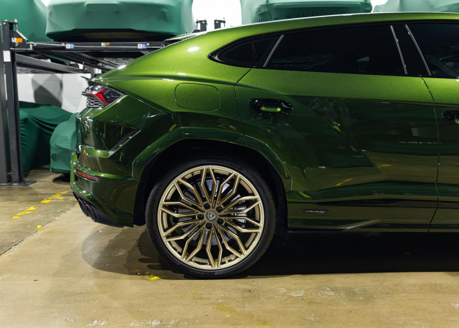 2025 Lamborghini Urus 636 SE SUV Image 4