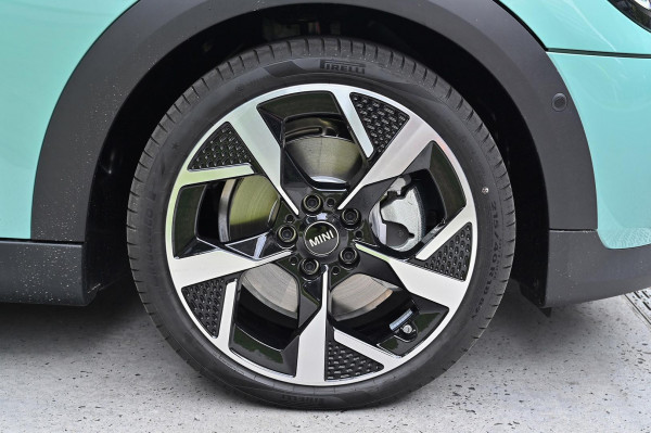 2026 MINI Cooper F65 C Favoured Hatch image 19