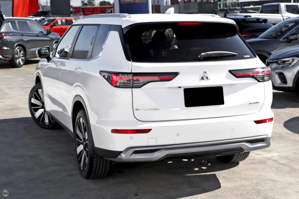 2025 Mitsubishi Outlander ZM Aspire SUV Image 4