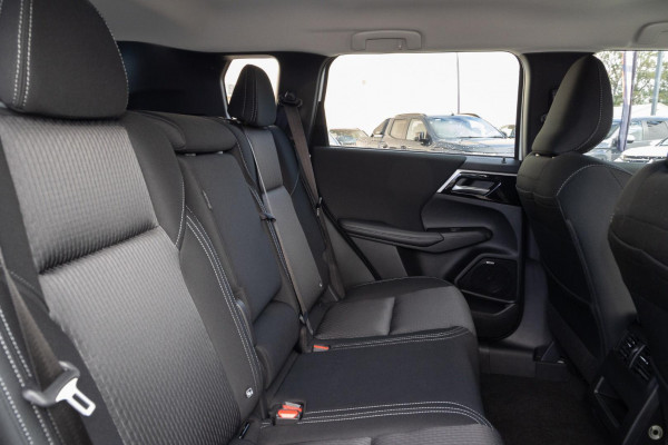 2025 Mitsubishi Outlander ZM ES SUV Image 8