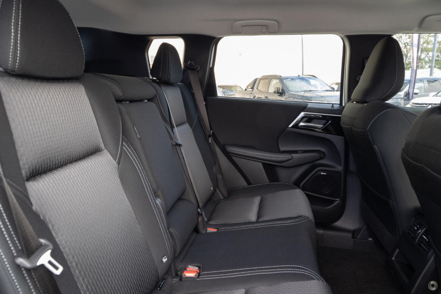 2025 Mitsubishi Outlander ZM ES SUV Image 8
