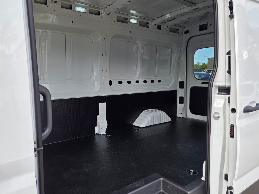 2026 LDV Deliver 9 Mid Roof LWB Van Image 15