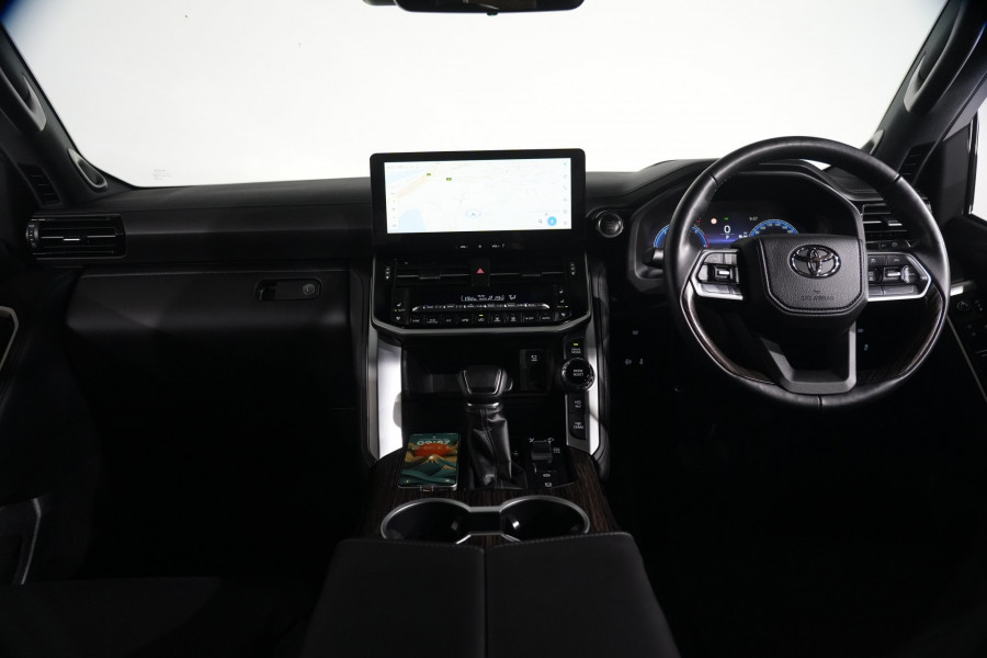 2025 Toyota LandCruiser Sahara SUV