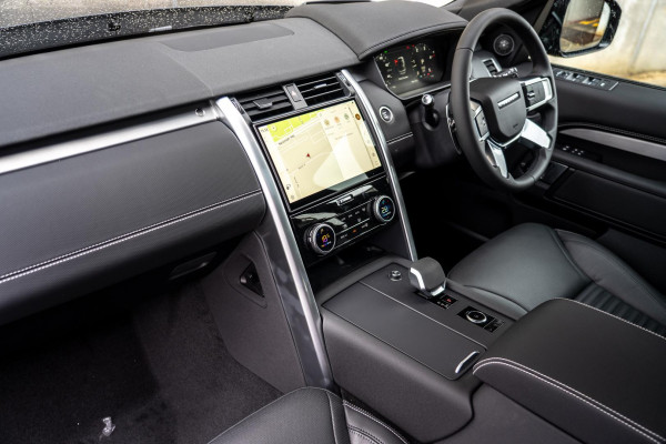 2025 Land Rover Discovery Series 5 D350 Dynamic SE SUV image 4