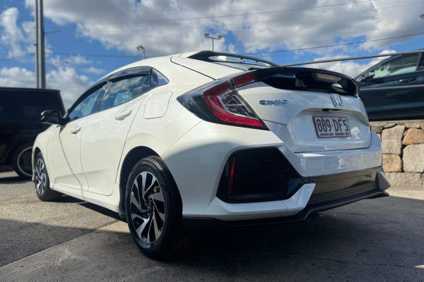 2018 Honda Civic 10th Gen VTi-S Hatch Image 7