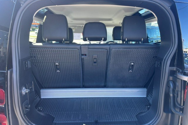 2023 MY23.5 Land Rover Defender L663 90 D250 S SUV Image 25