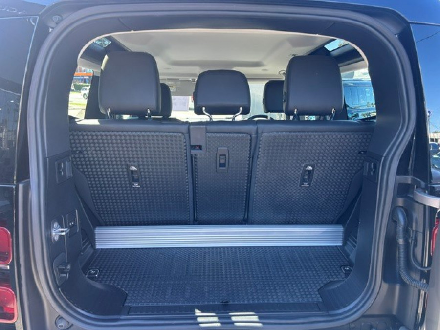 2023 MY23.5 Land Rover Defender L663 90 D250 S SUV Image 25