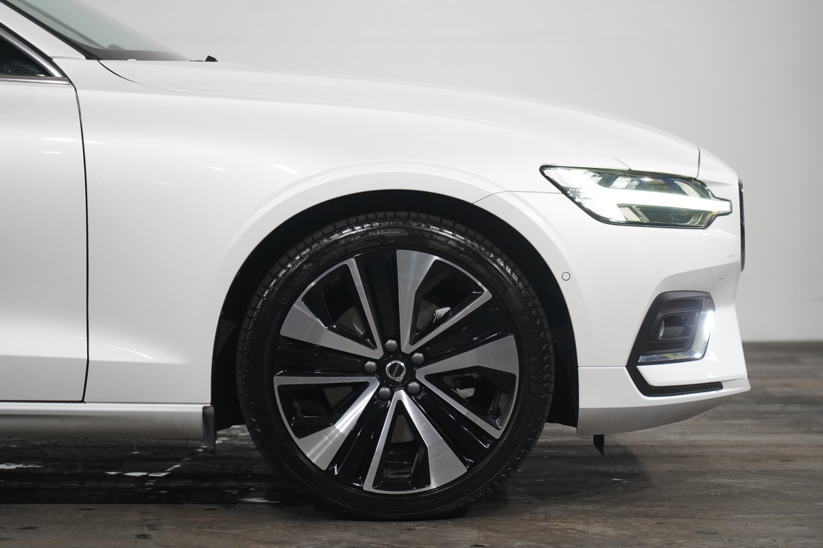 2023 Volvo S60 Ultimate B5 Bright Mhev Sedan Image 5
