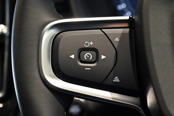 2026 Volvo XC40 XZ Ultra B4 Dark SUV Image 16