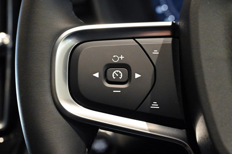 2026 Volvo XC40 XZ Ultra B4 Dark SUV Image 16