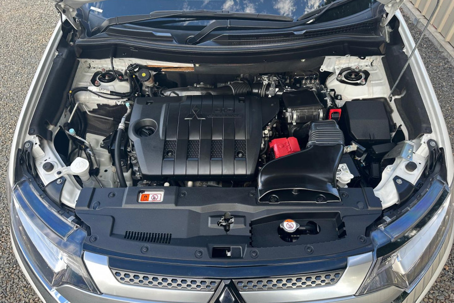 2021 Mitsubishi Outlander ZL LS SUV Image 22