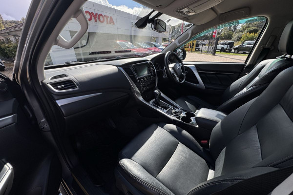 2017 Mitsubishi Pajero Sport QE GLS SUV Image 18