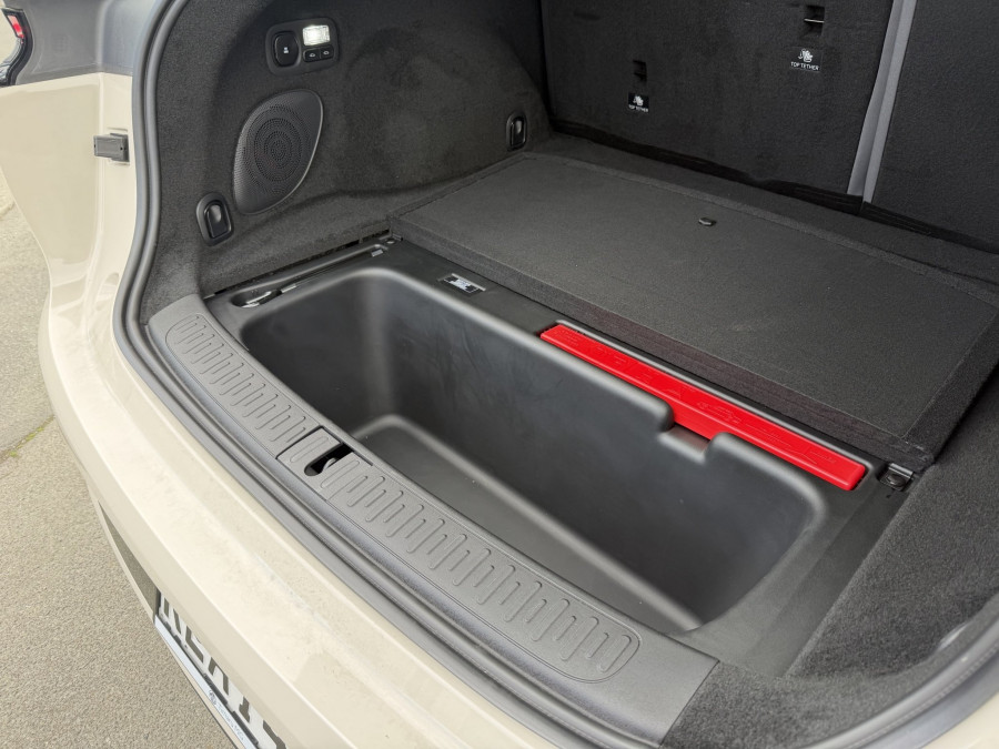 2025 MG IM6 S12L Performance SUV Image 19