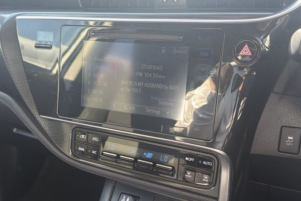 2017 Toyota Corolla ZWE186R Hybrid Hatch Image 15
