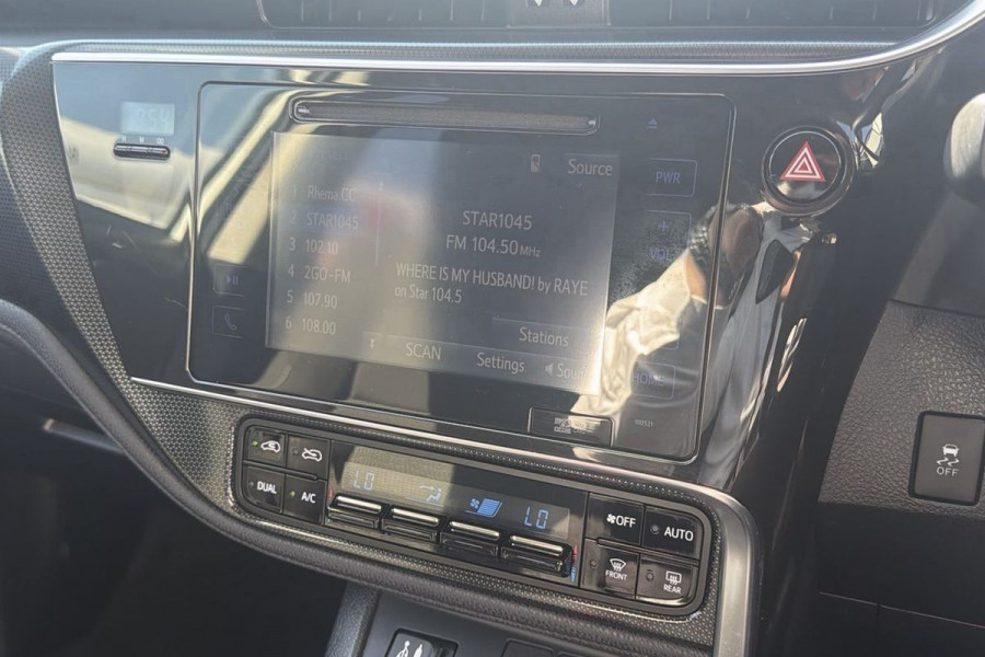 2017 Toyota Corolla ZWE186R Hybrid Hatch Image 15