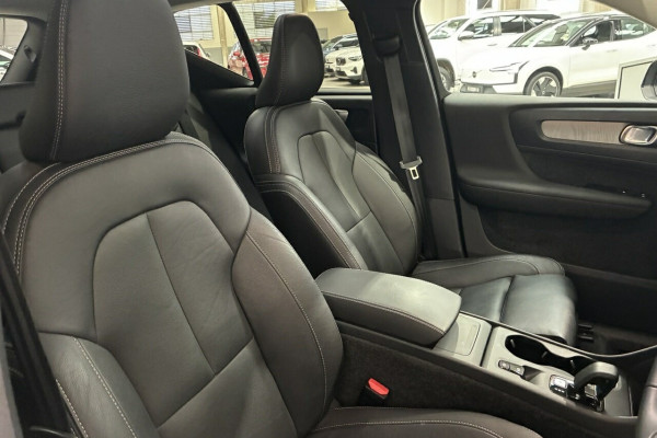 2025 Volvo XC40 XZ Plus B4 SUV Image 19