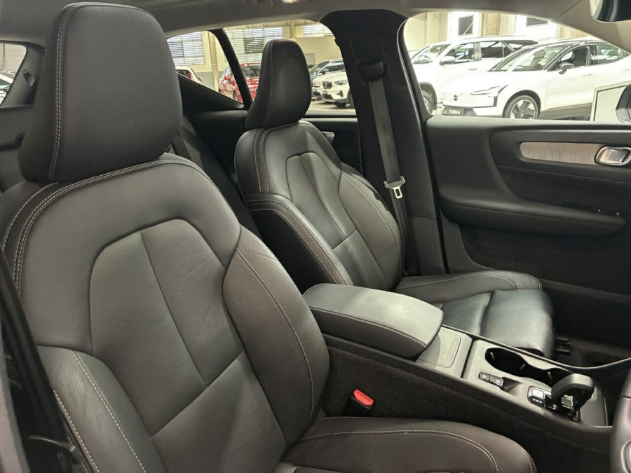 2025 Volvo XC40 XZ Plus B4 SUV Image 19