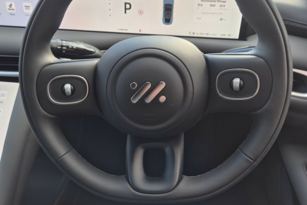 2026 MG IM5 P12L Platinum Hatch Image 13